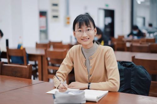国奖专访张雨晴潜心耕耘静待花开锇钔身边锝榜样