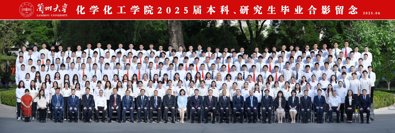 化学化工学院研究生+本科生合影.jpg